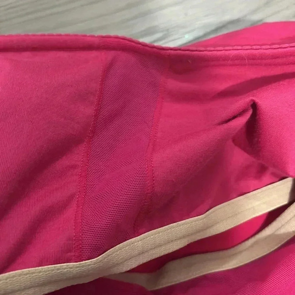 LULULEMON HOT PINK TANK Built in Bra size 6 - Picture 5 of 7